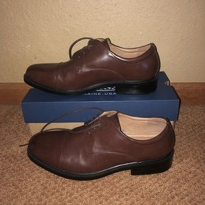 Crofts and Barrow mens brown dress shoe. Size 9W.